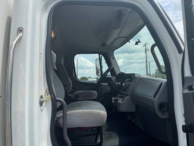 2017 Freightliner M2 106