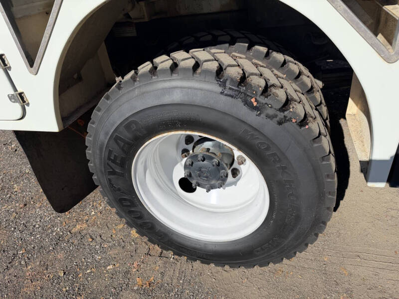 2014 Freightliner M2 106