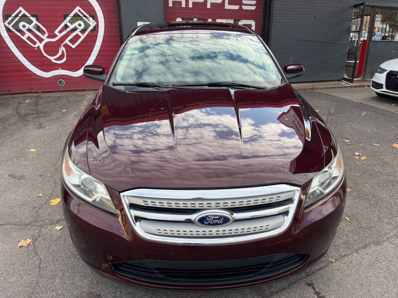 2011 Ford Taurus SEL photo 6