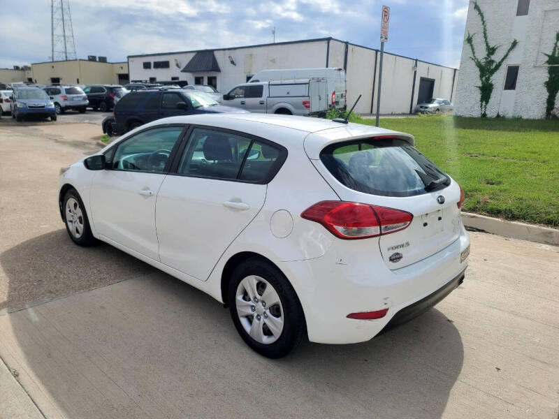 2017 Kia Forte5 LX