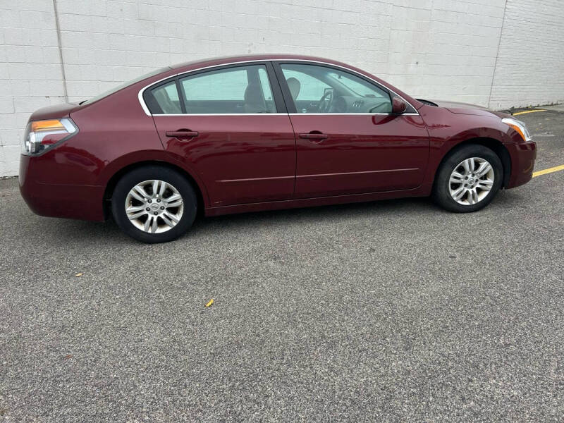 2011 Nissan Altima S photo 8