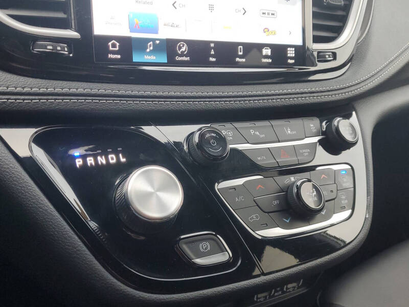 2025 Chrysler Pacifica Plug-In Hybrid