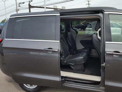 2022 Chrysler Pacifica Touring L