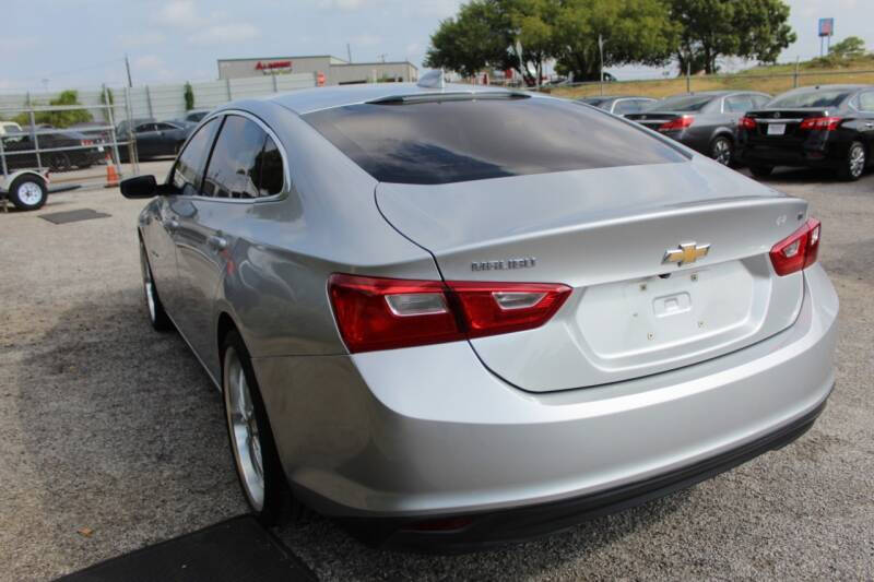 2016 Chevrolet Malibu 1LT photo 12