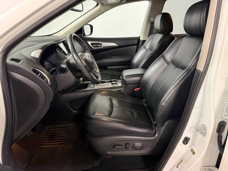 2017 Nissan Pathfinder SL