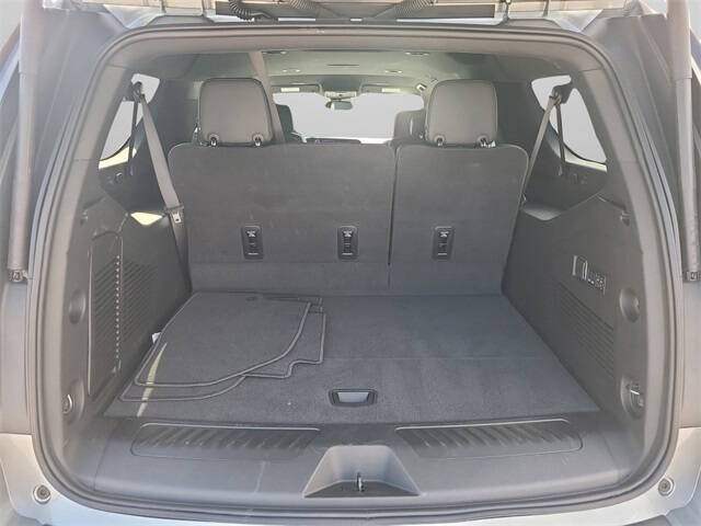 2025 Chevrolet Suburban LT