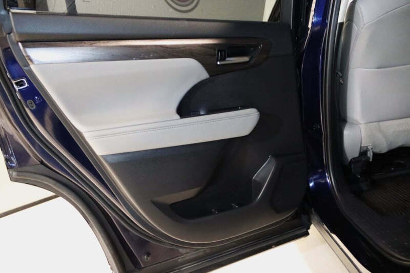 2021 Toyota Highlander Hybrid Platinum