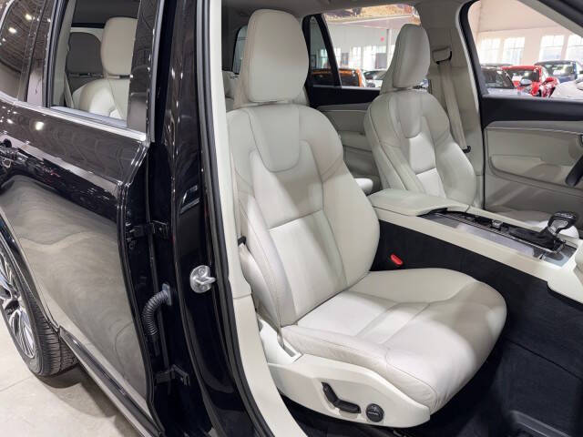 2022 Volvo XC90 T5 Momentum