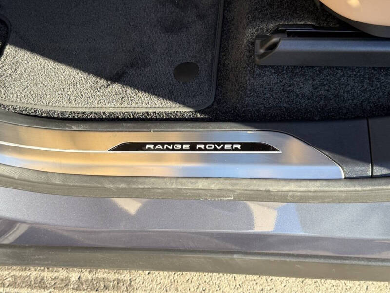 2025 Land Rover Range Rover P400 SE LWB