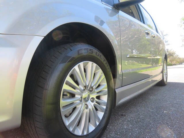 2013 Chrysler Town and Country Limited