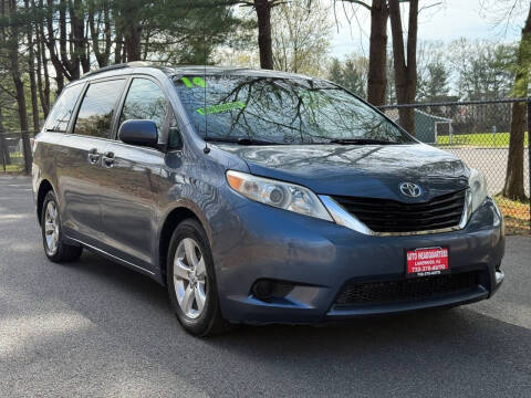 2014 Toyota Sienna LE Mobility 7-Passenger
