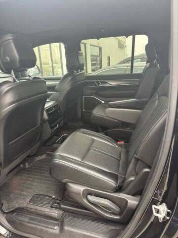 2022 Jeep Wagoneer Series III Carbide