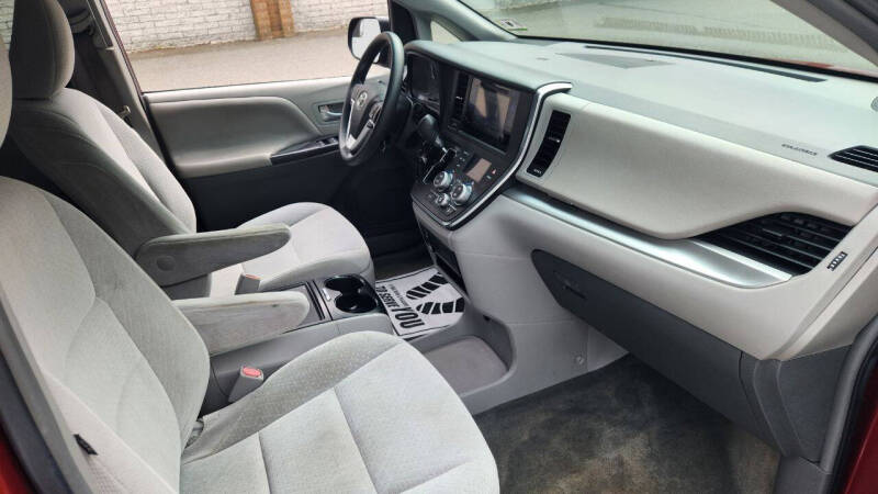 2015 Toyota Sienna LE 8-Passenger