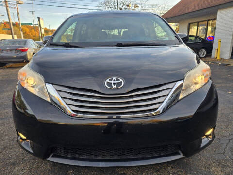 2013 Toyota Sienna XLE 8-Passenger