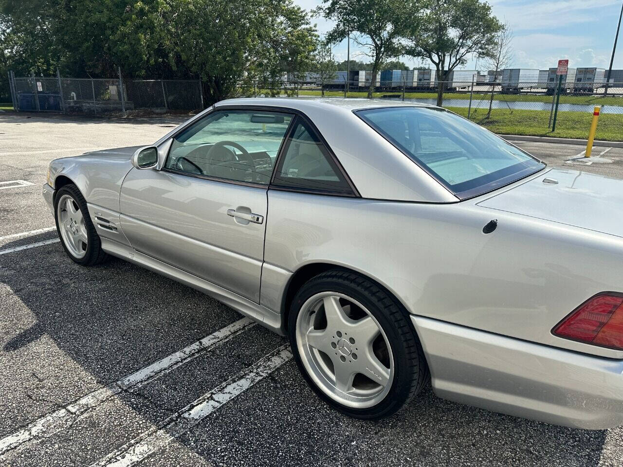2000 Mercedes-Benz SL-Class  - $15,900