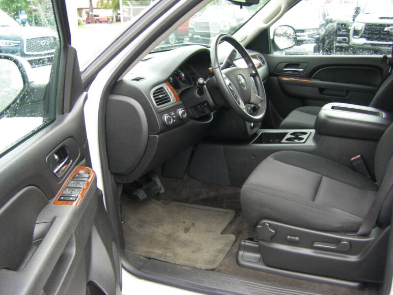 2011 GMC Yukon XL SLE