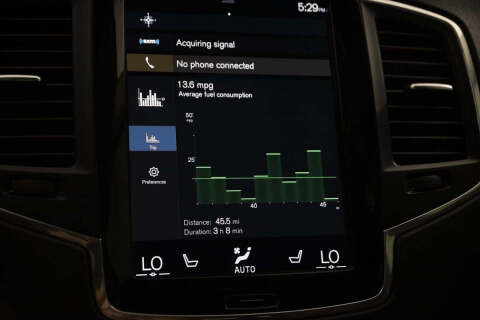 2022 Volvo XC90 T6 Momentum 7-Passenger