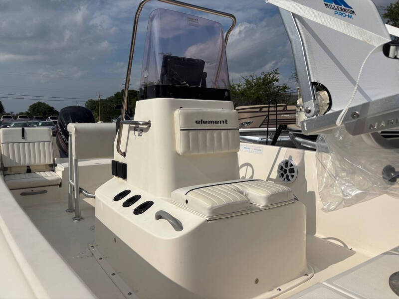 2019 Bayliner Element F18