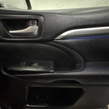 2017 Toyota Highlander SE