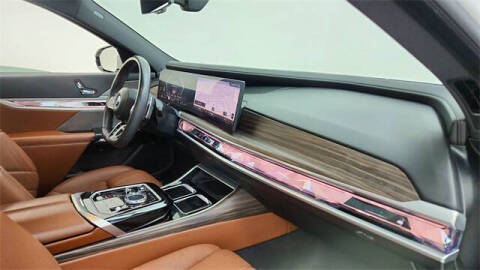 2023 BMW 7 Series 740i