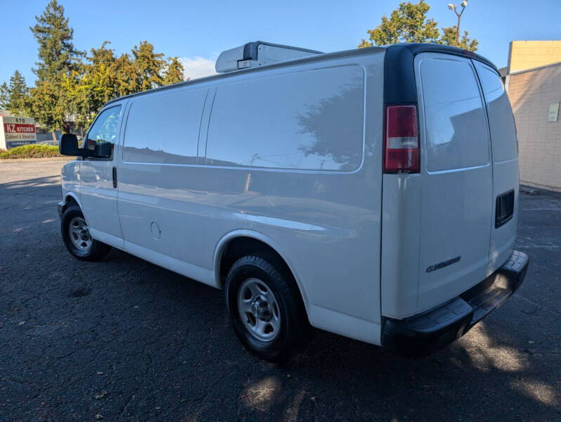 2007 Chevrolet Express Cargo null photo 4