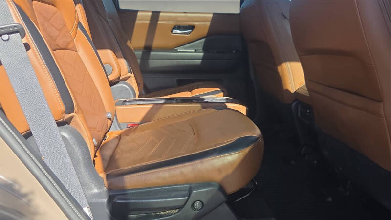 2023 Nissan Pathfinder Platinum