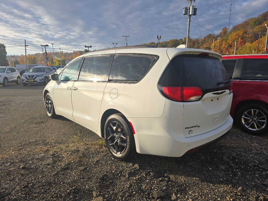 2018 Chrysler Pacifica for sale at Cambridge Used Cars in Cambridge, OH