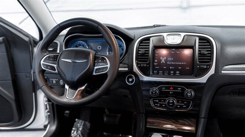 2022 Chrysler 300 Touring