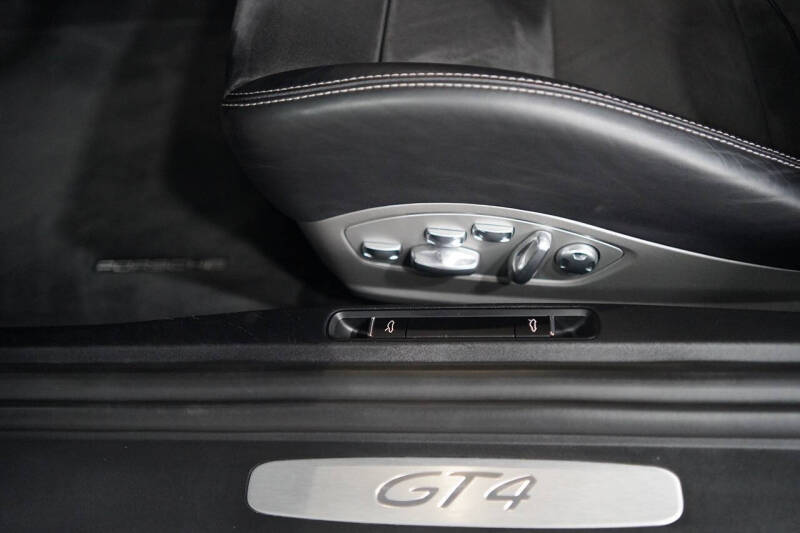 2016 Porsche Cayman GT4