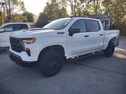 2022 Chevrolet Silverado 1500 for sale at Dave's Car Corner in Hartford City IN