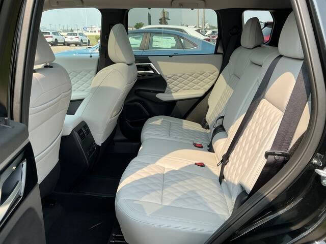 2025 Mitsubishi Outlander PHEV SEL Platinum Edition