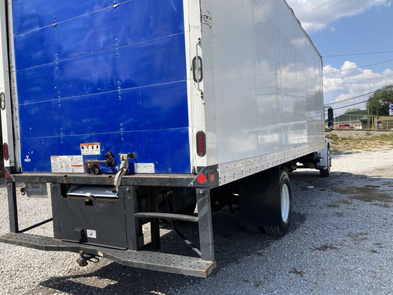 2017 Freightliner M2 106