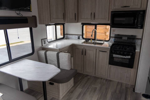 2024 Cruiser RV E-25RK Essence