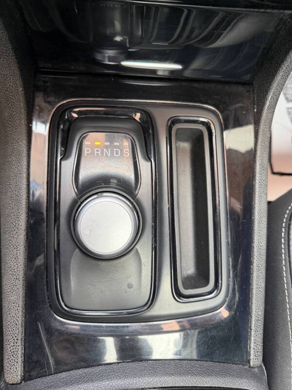 2022 Chrysler 300 S V6