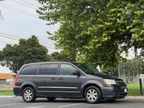 2012 Chrysler Town and Country Touring