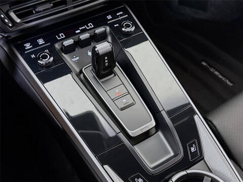 2022 Porsche 911 Carrera 4 GTS