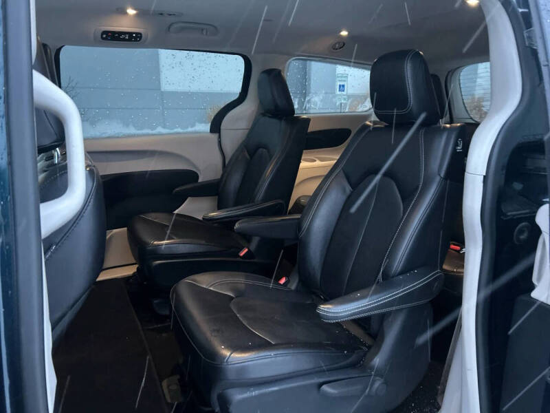 2022 Chrysler Pacifica Hybrid Touring L