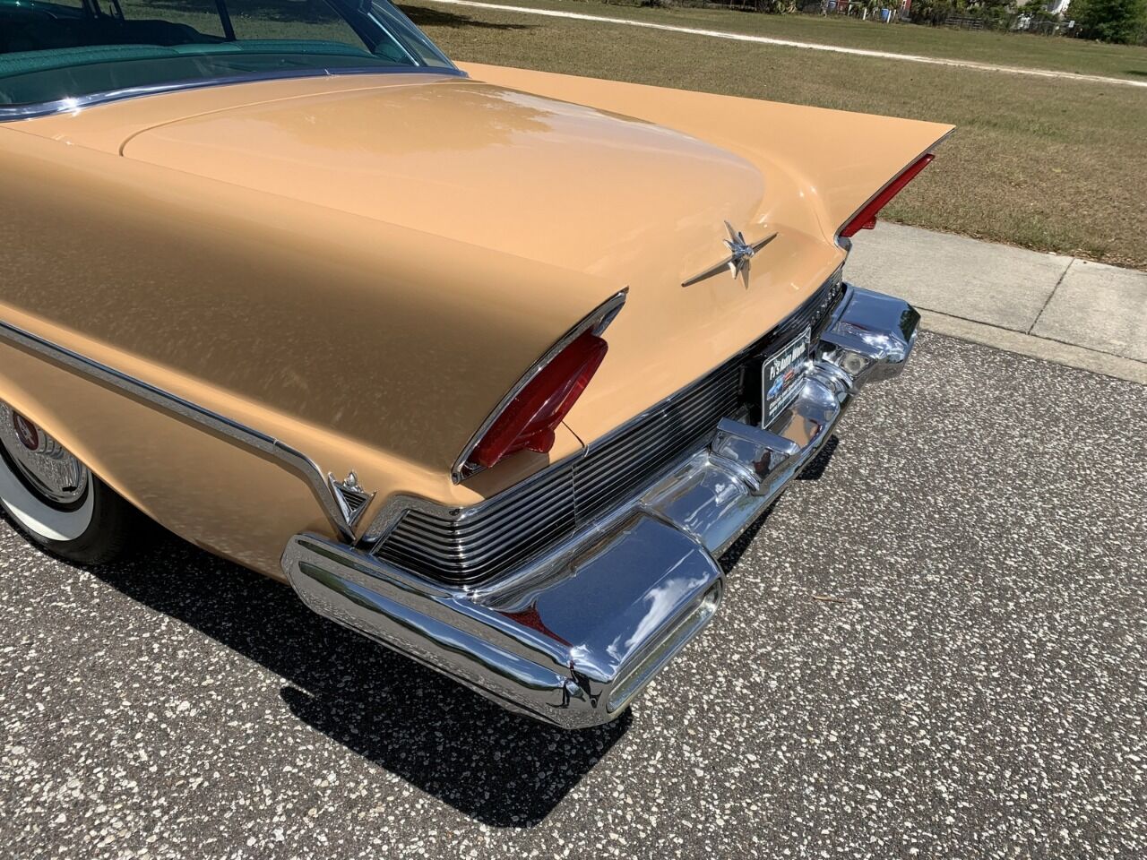 1957 Lincoln Capri 24