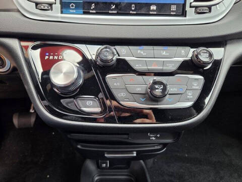 2026 Chrysler Voyager LX