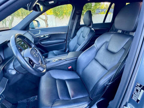 2020 Volvo XC90 T6 Momentum 6-Passenger