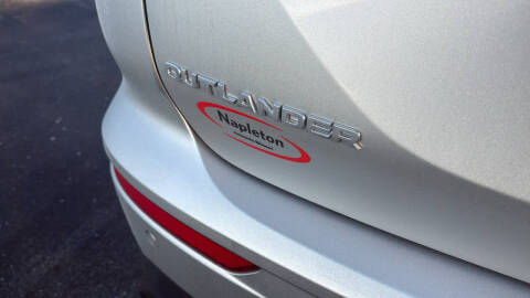 2025 Mitsubishi Outlander ES