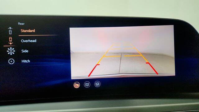 2024 Cadillac LYRIQ Luxury 1