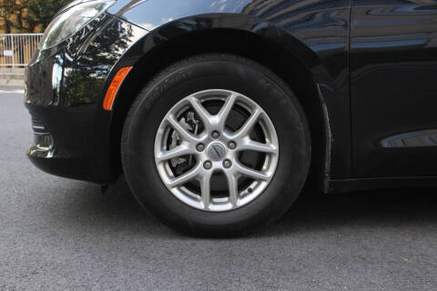 2024 Chrysler Voyager LX