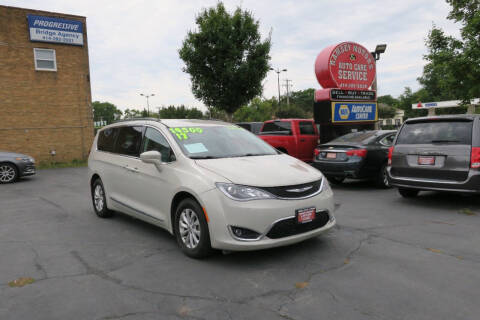 2017 Chrysler Pacifica Touring-L