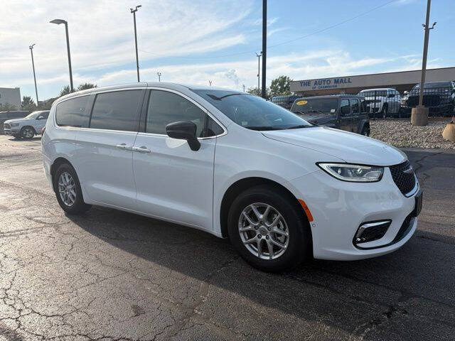 2025 Chrysler Pacifica Select