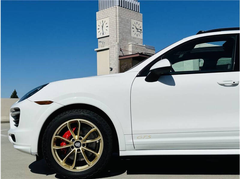 2013 Porsche Cayenne GTS