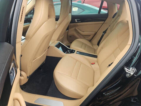 2017 Porsche Panamera 4