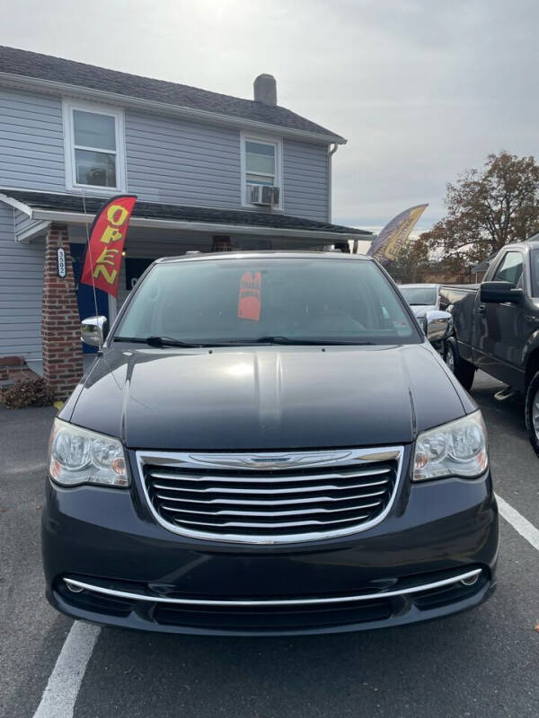 2013 Chrysler Town and Country for sale at CHRISTIAN MOTORS in Hopewell VA