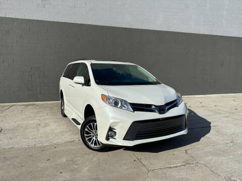 2019 Toyota Sienna XLE 7-Passenger Auto Access Seat