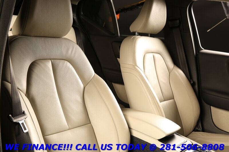 2023 Volvo XC40 B5 Plus Bright Theme